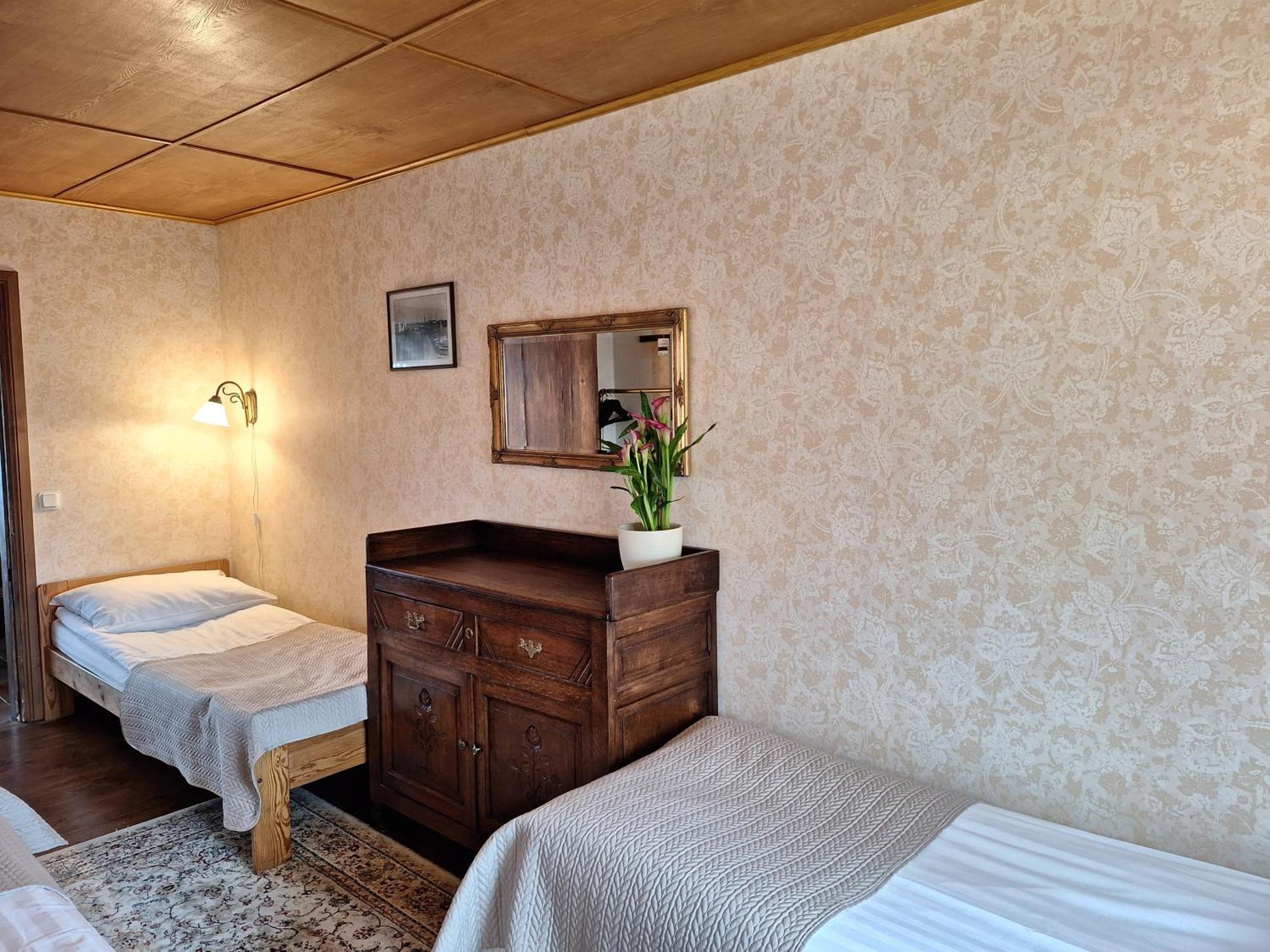 Kraavi Guest Hostel Kuressaare Eksteriør bilde