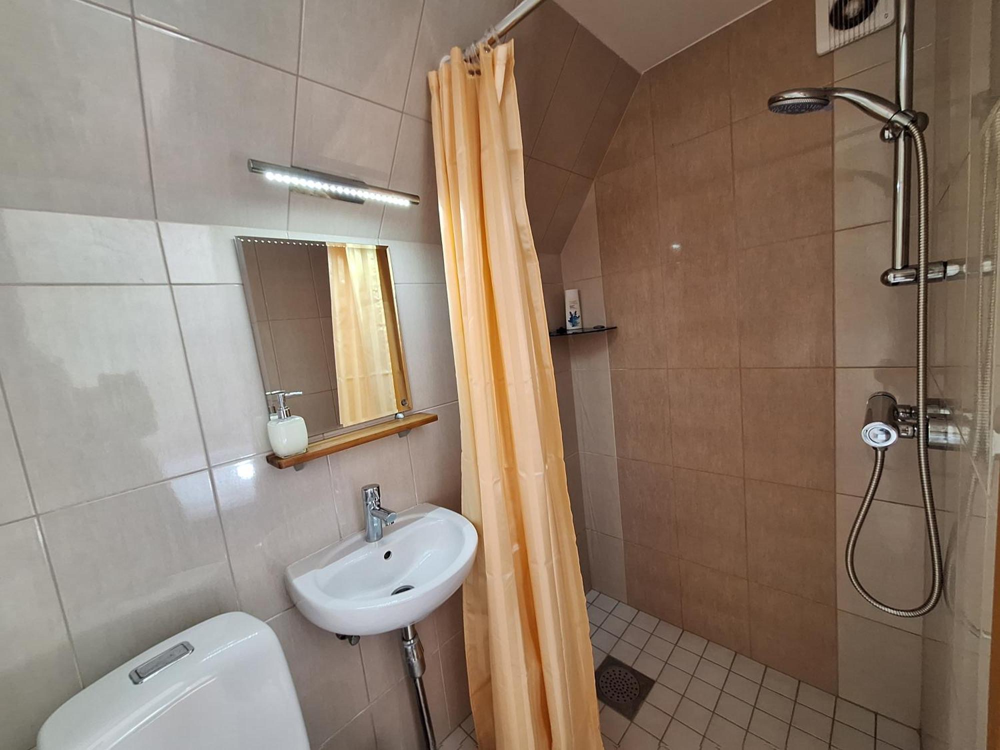 Kraavi Guest Hostel Kuressaare Eksteriør bilde